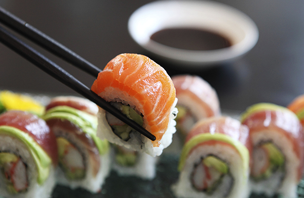 jedzenie sushi do serialu