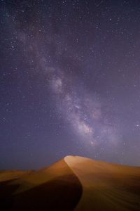 Nocne niebo nad pustynią